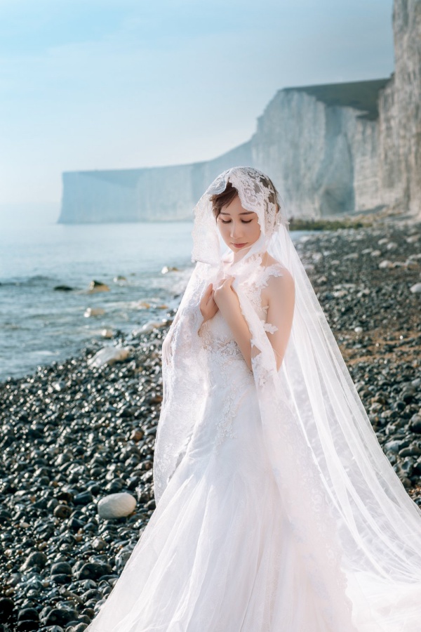 London Pre-Wedding Photoshoot At White Cliffs Of Dover by Dom  on OneThreeOneFour 16