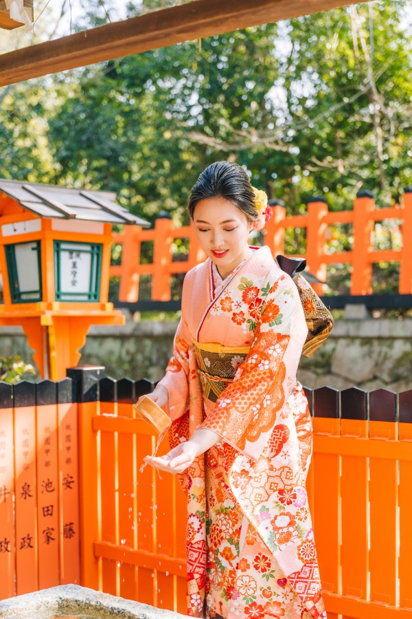 Kyoto Kimono Prewedding Photoshoot Higashiyama District Japan by Shu Hao on OneThreeOneFour 50