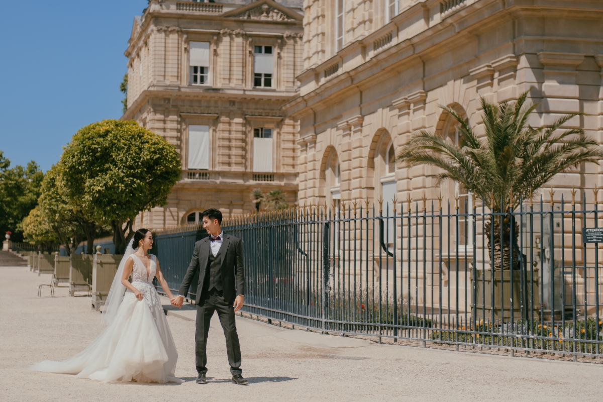 Paris Pre-wedding photoshoot Luxembourg Garden Palais-Royal Eiffel Tower Cafe Saint Honoré Wall of Love by Arnel on OneThreeOneFour 4