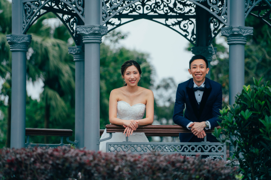 Hong Kong Outdoor Pre-Wedding Photoshoot At The Peak, Sai Wan Swimming Shed by Felix on OneThreeOneFour 5