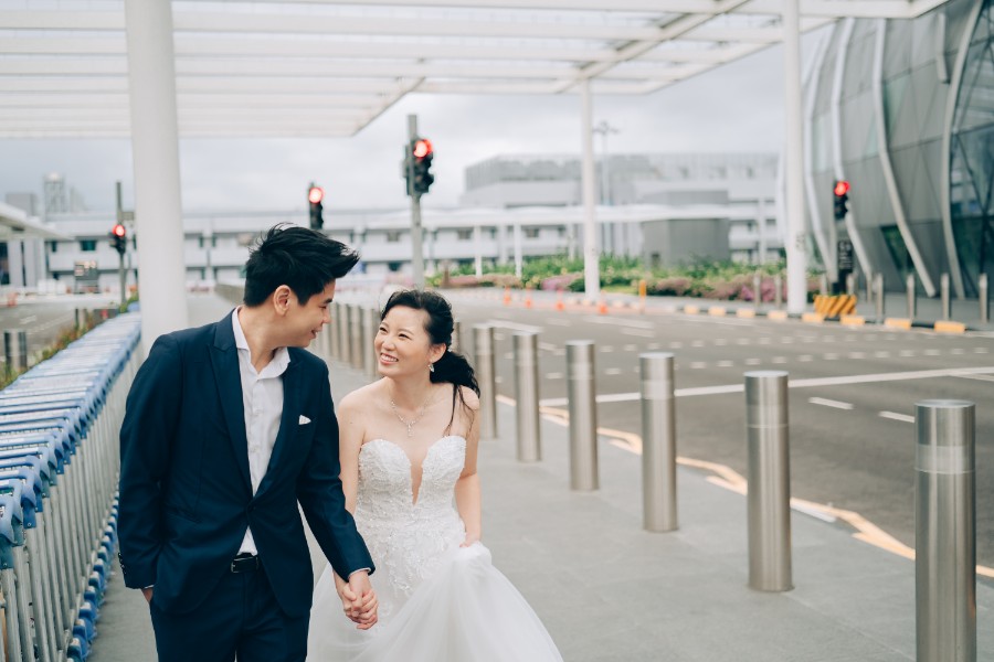 E&S: Modern pre-wedding at architectural wonder Changi Airport Jewel by Cheng on OneThreeOneFour 18