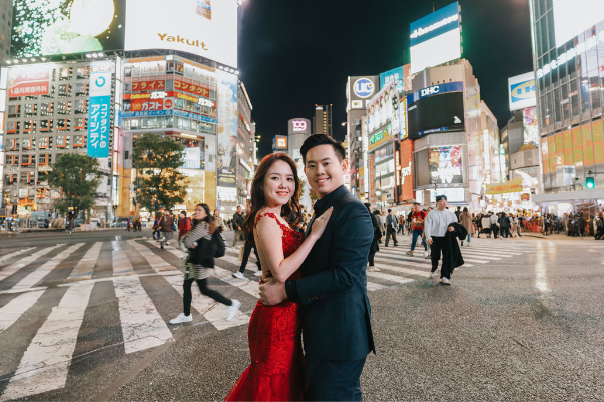 Singaporean Couple's Autumn Season Prewedding Photoshoot At Chureito Pagoda, Lake Kawaguchiko And Shibuya Crossing by Cui Cui on OneThreeOneFour 16