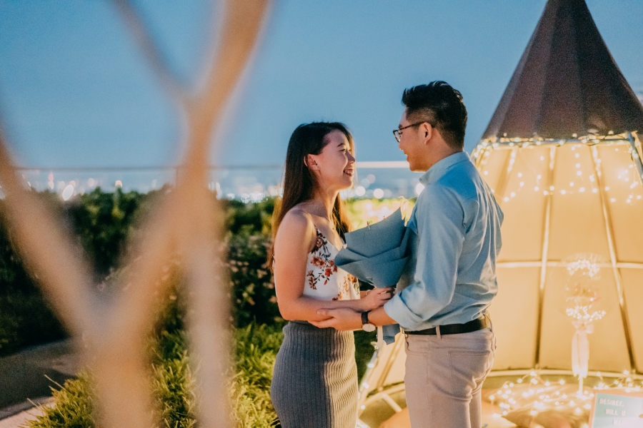 Singapore Surprise Wedding Proposal Photoshoot At Andaz Rooftop Bar, Mr Stork by Michael on OneThreeOneFour 10