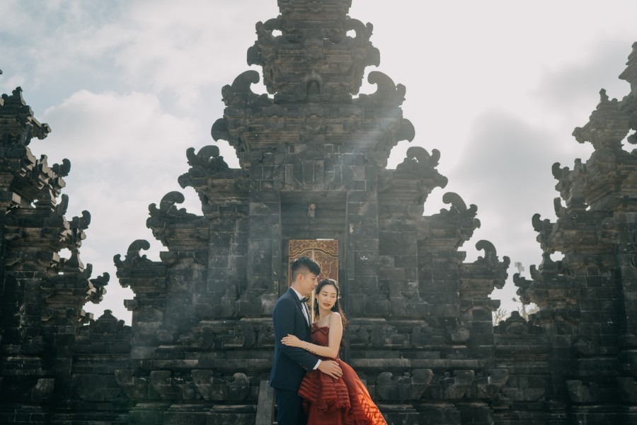 XH&G: Bali pre-wedding photoshoot along Southern Coast of Bali at Melasti Beach by Agus on OneThreeOneFour 8