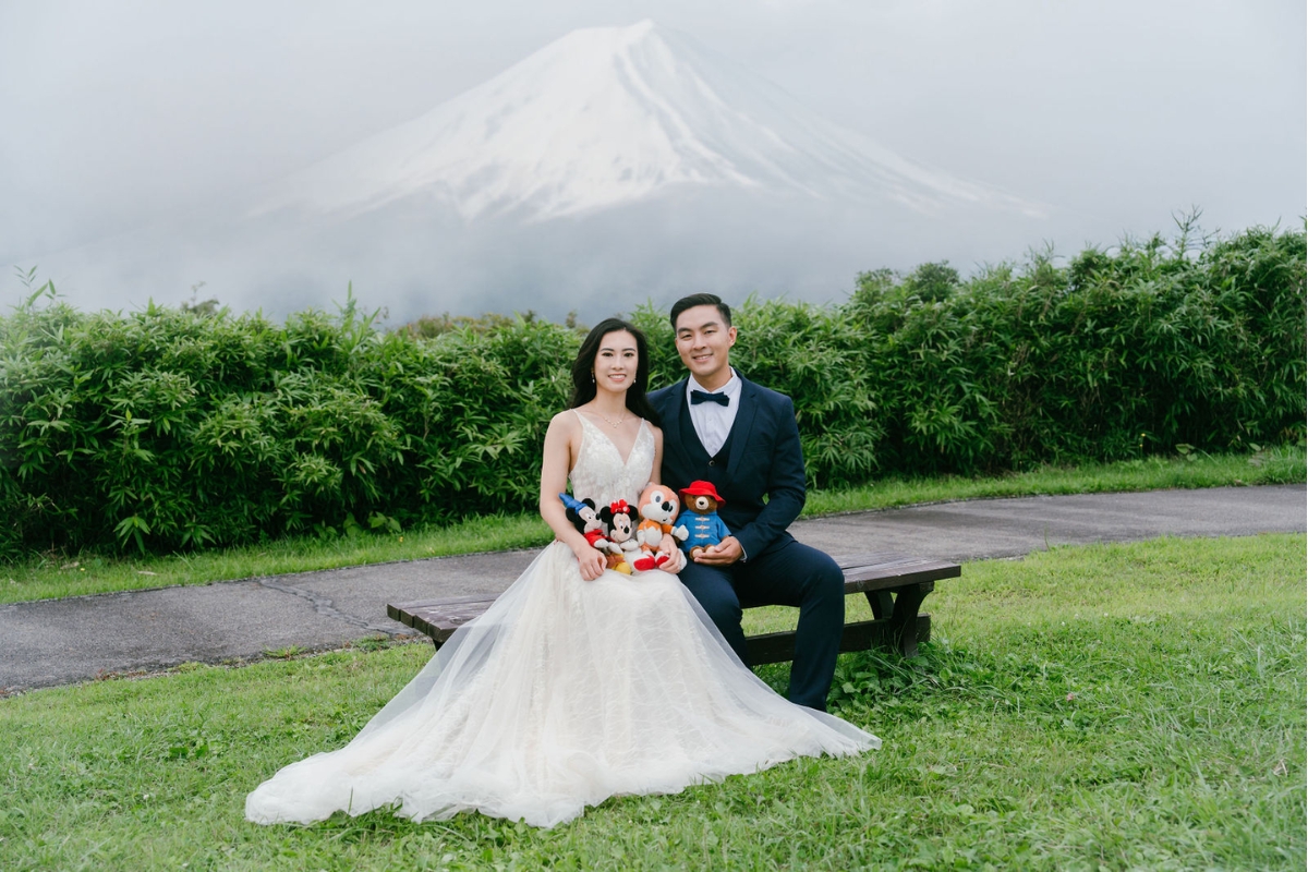 Tokyo Pre-Wedding Photoshoot with Nezu Shrine, Daikanzan Observation Deck, Lake Ashi, and Hakone Shrine by Dahe on OneThreeOneFour 15