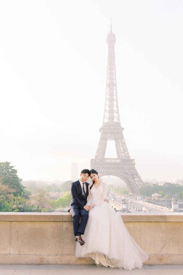 M&Y: Paris Pre-wedding Photoshoot at Pont des Arts and Luxembourg Gardens by Celine on OneThreeOneFour 3