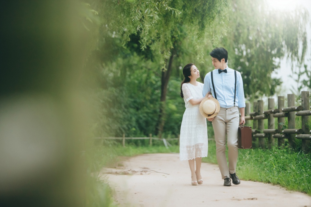 Korea Couple Pre-Wedding Photoshoot At Noeul Park, Seoul by Jungyeol on OneThreeOneFour 2