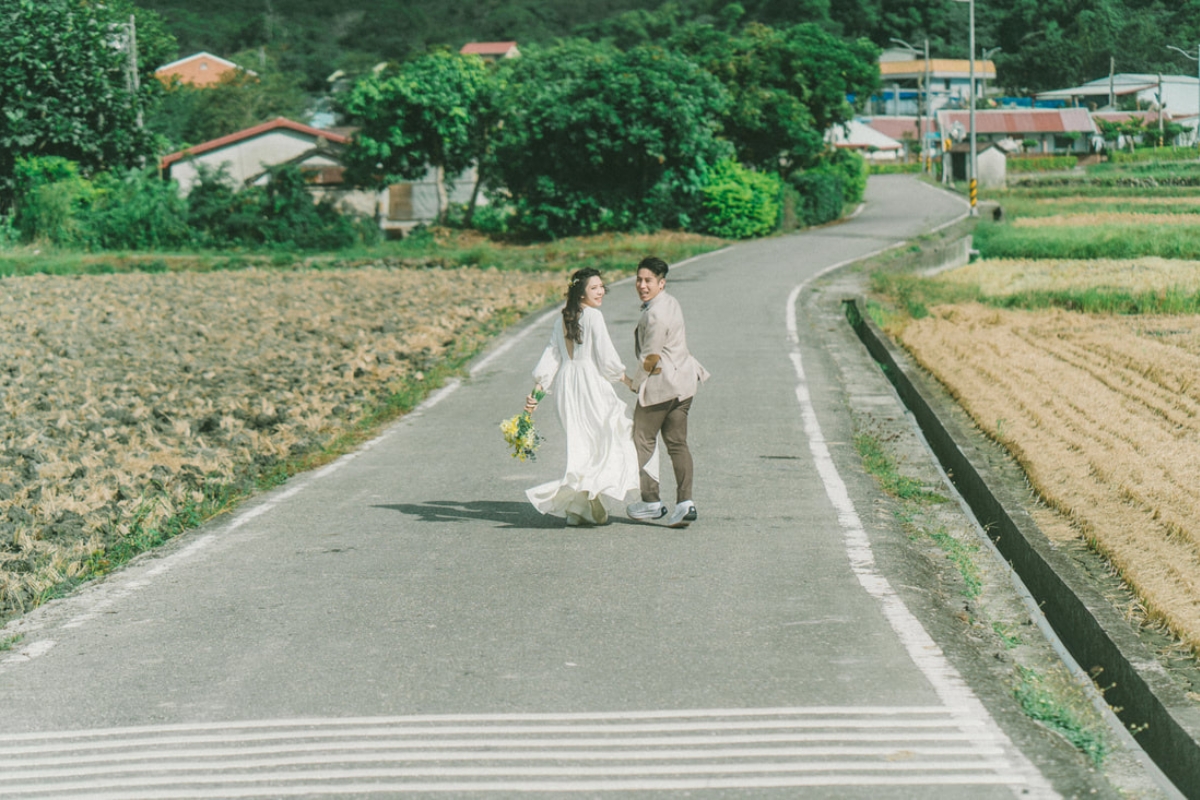 Taiwan Pre-Wedding Photoshoot Countryside Field Beach  by  on OneThreeOneFour 16