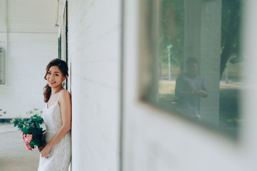 Singapore Pre Wedding Couple Photoshoot At Seletar Colonial Houses by Cheng on OneThreeOneFour 10