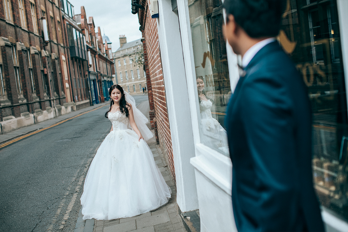 UK Cambridge Retro Themed Pre-wedding Photoshoot by Dom on OneThreeOneFour 2