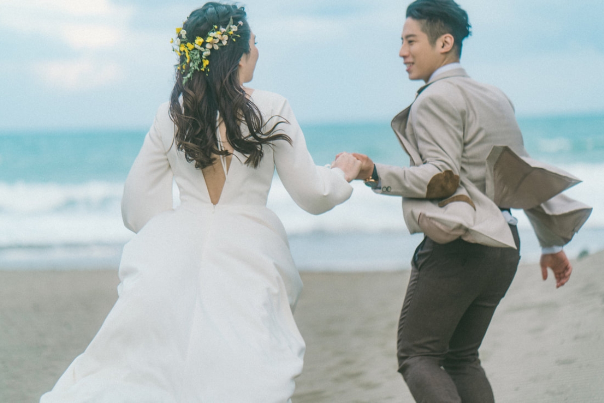 Taiwan Pre-Wedding Photoshoot Countryside Field Beach  by  on OneThreeOneFour 29