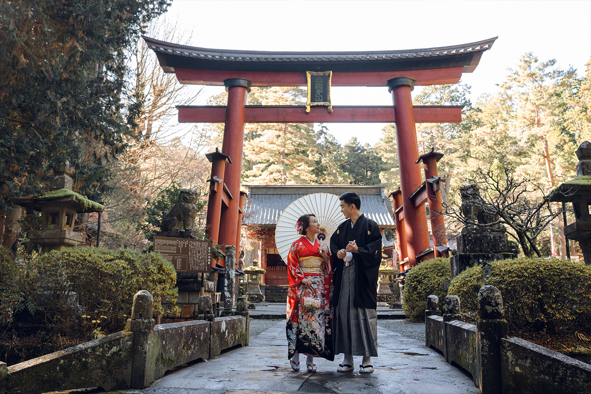 Autumn Maple Leaves Pre-Wedding Photoshoot in Mount Fuji  by Dahe on OneThreeOneFour 0
