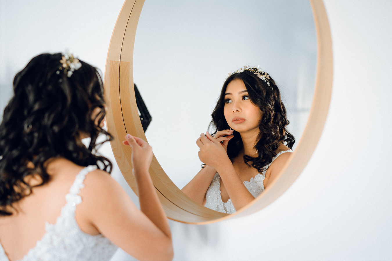 Dreamy & Romantic Santorini Pre-Wedding Photoshoot by Christina on OneThreeOneFour 1