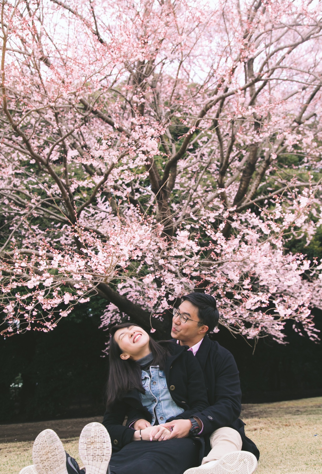 Japan Tokyo Casual Couple Photoshoot And Surprise Proposal With Cherry Blossom by Hiro  on OneThreeOneFour 22