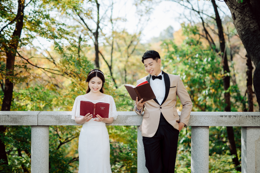 韓國秋季婚紗拍攝 - 首爾林，慶熙大學和南山韓屋村 by Jungyeol on OneThreeOneFour 18