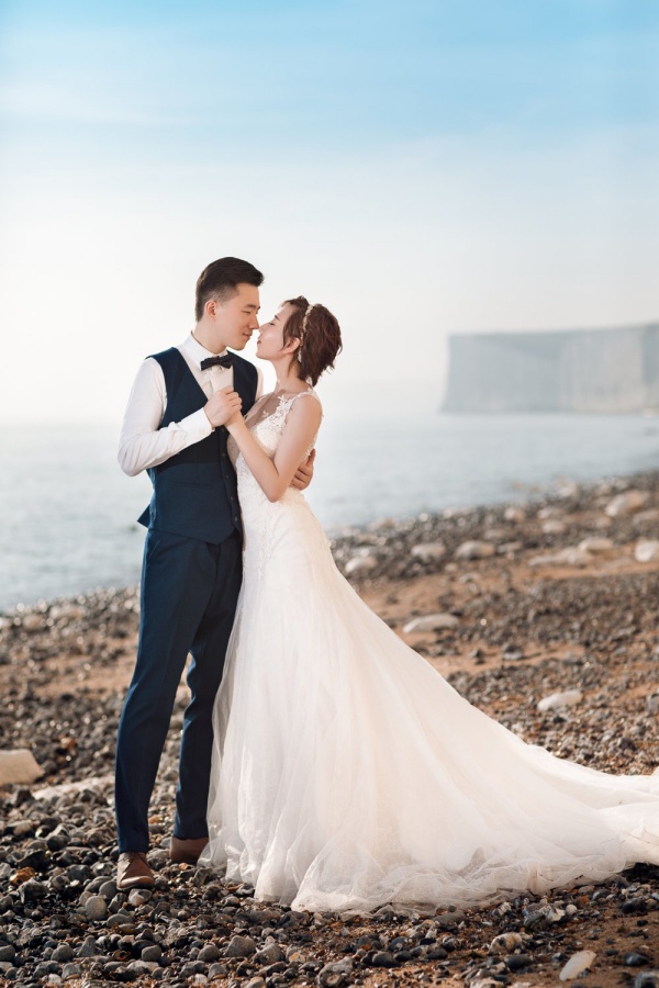 London Pre-Wedding Photoshoot At White Cliffs Of Dover by Dom  on OneThreeOneFour 15