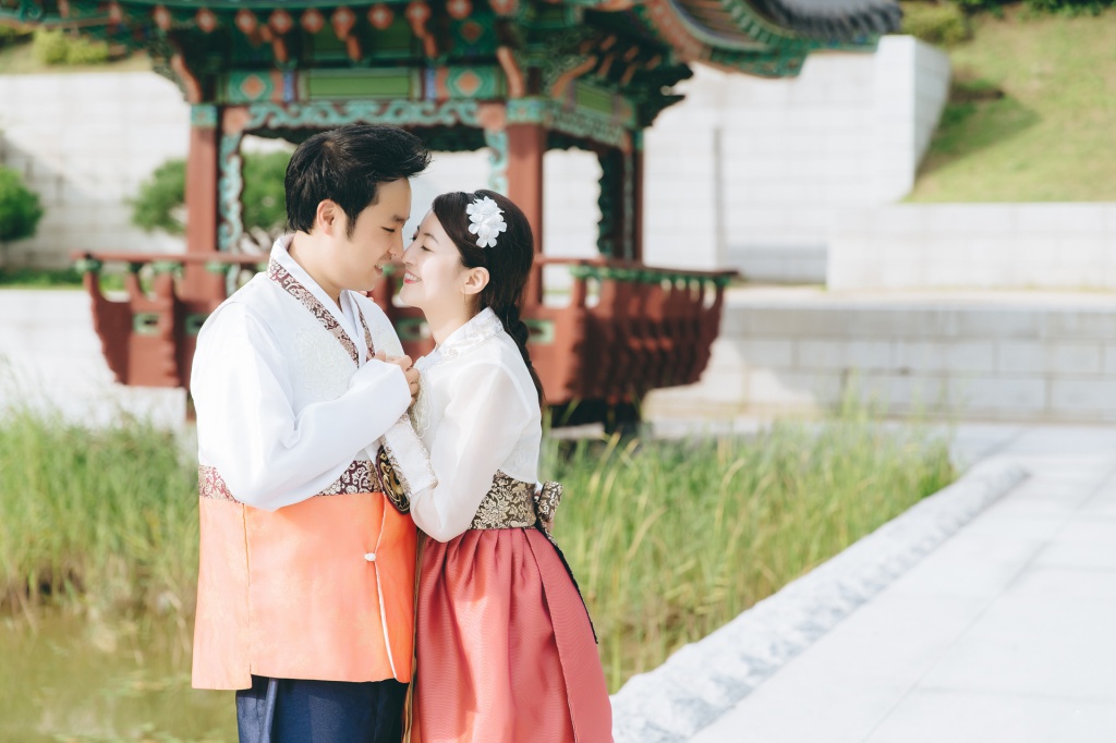Traditional Hanbok Couple Shoot At Dream Forest, Korea by Jungyeol on OneThreeOneFour 10