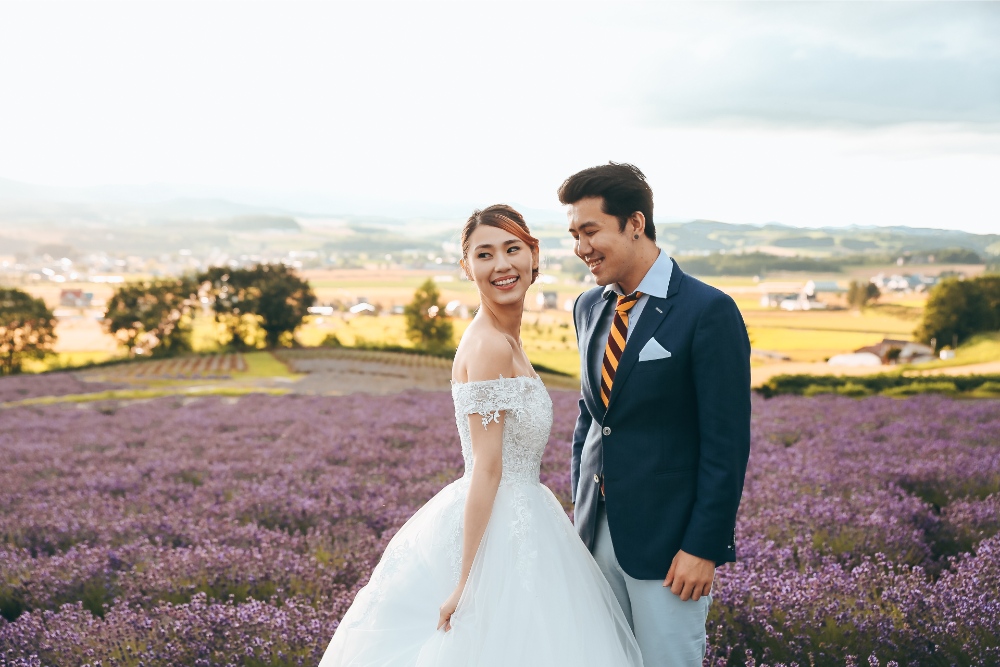 Hokkaido Pre-Wedding Photographer: Summer Photoshoot At Shikisai No Oka Alpaca Farm And Hinode Park Lavender Field by Kouta on OneThreeOneFour 29