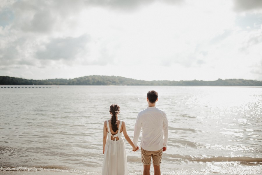 E & M Singapore - Singapore Outdoor Pre-Wedding Lower Pierce Reservoir with Adorable Pets Dogs by Chan on OneThreeOneFour 9