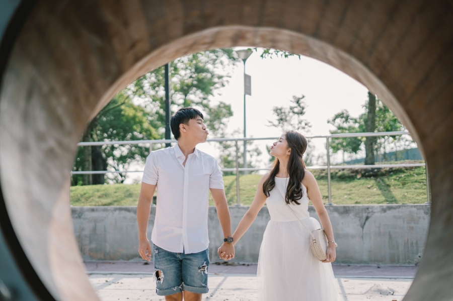 Singapore Casual Pre-Wedding Photoshoot At Neighbourhood Playground And Beach by Sheereen on OneThreeOneFour 7