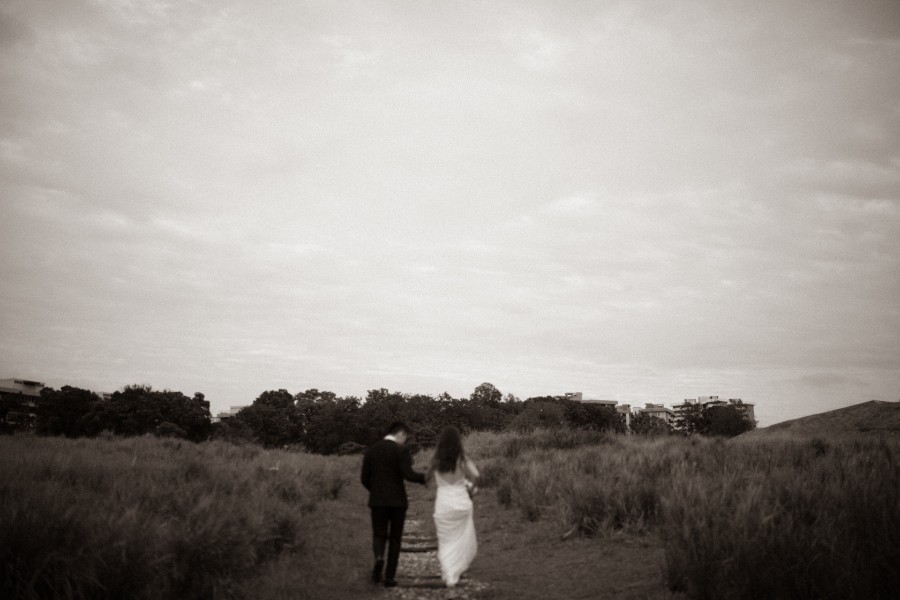 B & H - Singapore Outdoor Pre-Wedding at Jurong Lake Gardens & Back Alleys by Chan on OneThreeOneFour 9