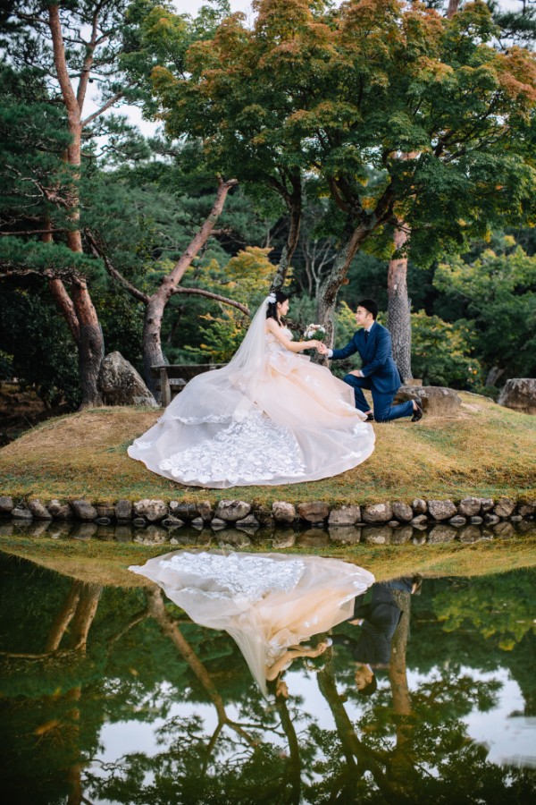 Japan Kyoto Pre-Wedding Photoshoot At Nara Deer Park, Fushimi Inari Shrine, Osaka Castle, Shinsekai and Shinsaibashi by Kinosaki  on OneThreeOneFour 16