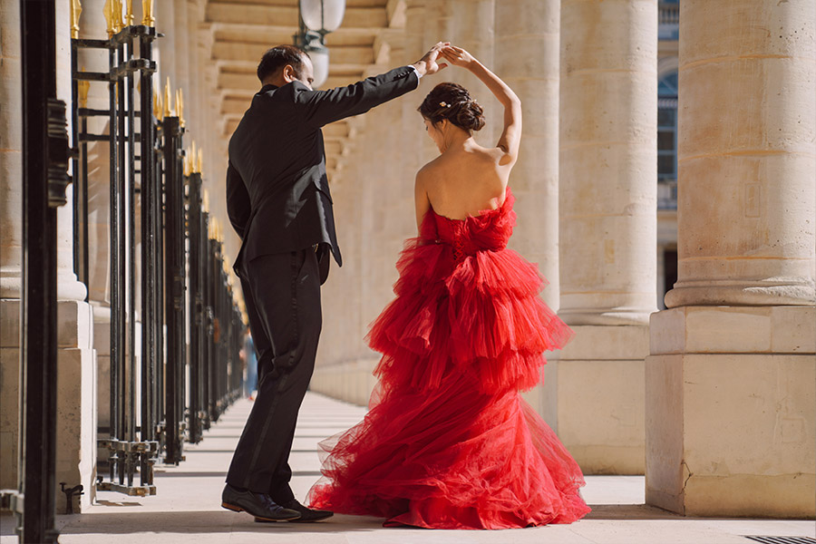 Paris Pre-Wedding Photoshoot with Eiﬀel Tower, Louvre Museum & Arc de Triomphe by Vin on OneThreeOneFour 28