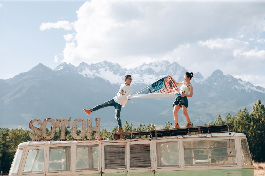 Yunnan Outdoor Pre-Wedding Photoshoot At Lijiang by Cao on OneThreeOneFour 16