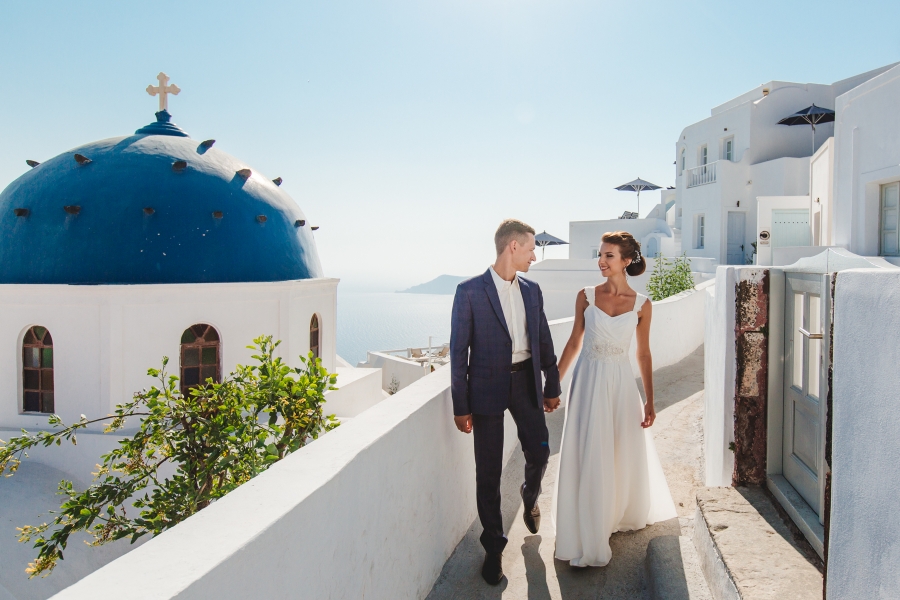 Santorini Pre-Wedding Photoshoot At Oia Blue Dome Church by Nabi on OneThreeOneFour 3