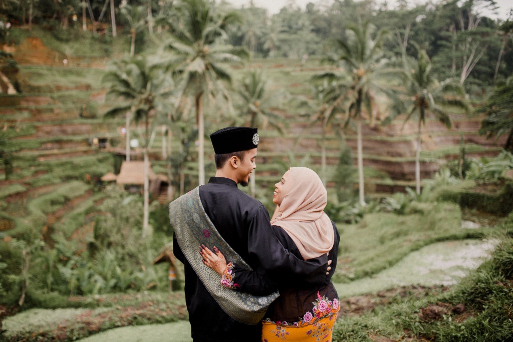 Bali Honeymoon Photography: Post-Wedding Photoshoot For Malay Couple At Tegallalang Rice Paddies  by Dex on OneThreeOneFour 12