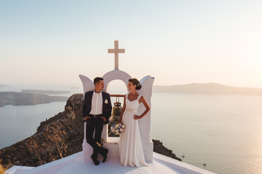 Santorini Pre-Wedding Photoshoot At Oia Blue Dome Church by Nabi on OneThreeOneFour 23