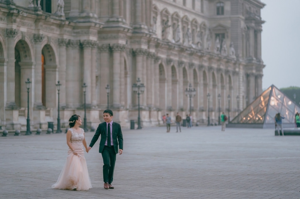 Paris Pre-wedding Photos At Chateau de Sceaux, Eiffel Tower, Louvre Night Shoot by Son on OneThreeOneFour 43