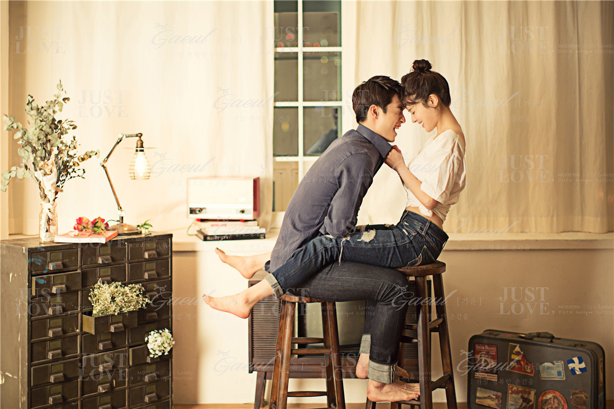 Korean Studio Pre-Wedding Photography: Chic & Fun by Gaeul Studio on OneThreeOneFour 13
