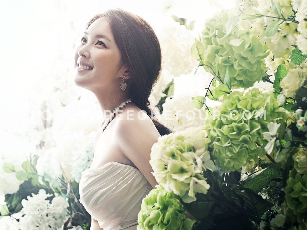 White | Korean Pre-wedding Photography by Pium Studio on OneThreeOneFour 10