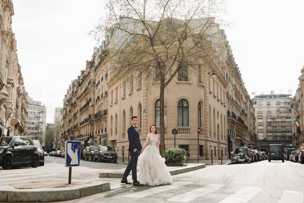 Paris prewedding photoshoot at Avenue De Camoens, Lourve Museum, Bir Hakeim Bridge And Parisian Cafe by Arnel on OneThreeOneFour 8