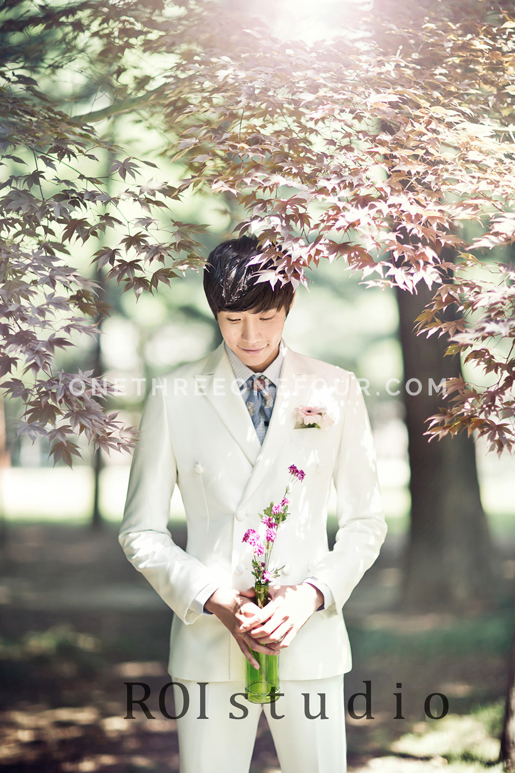 Korean Wedding Photos: Dosan Park (Outdoor) by Roi Studio on OneThreeOneFour 3