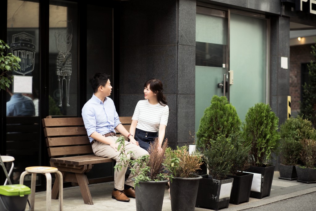 Korea Casual Couple Photoshoot At Haneul Sky Park And Yeonam-dong Cafe Street by Junghoon on OneThreeOneFour 1