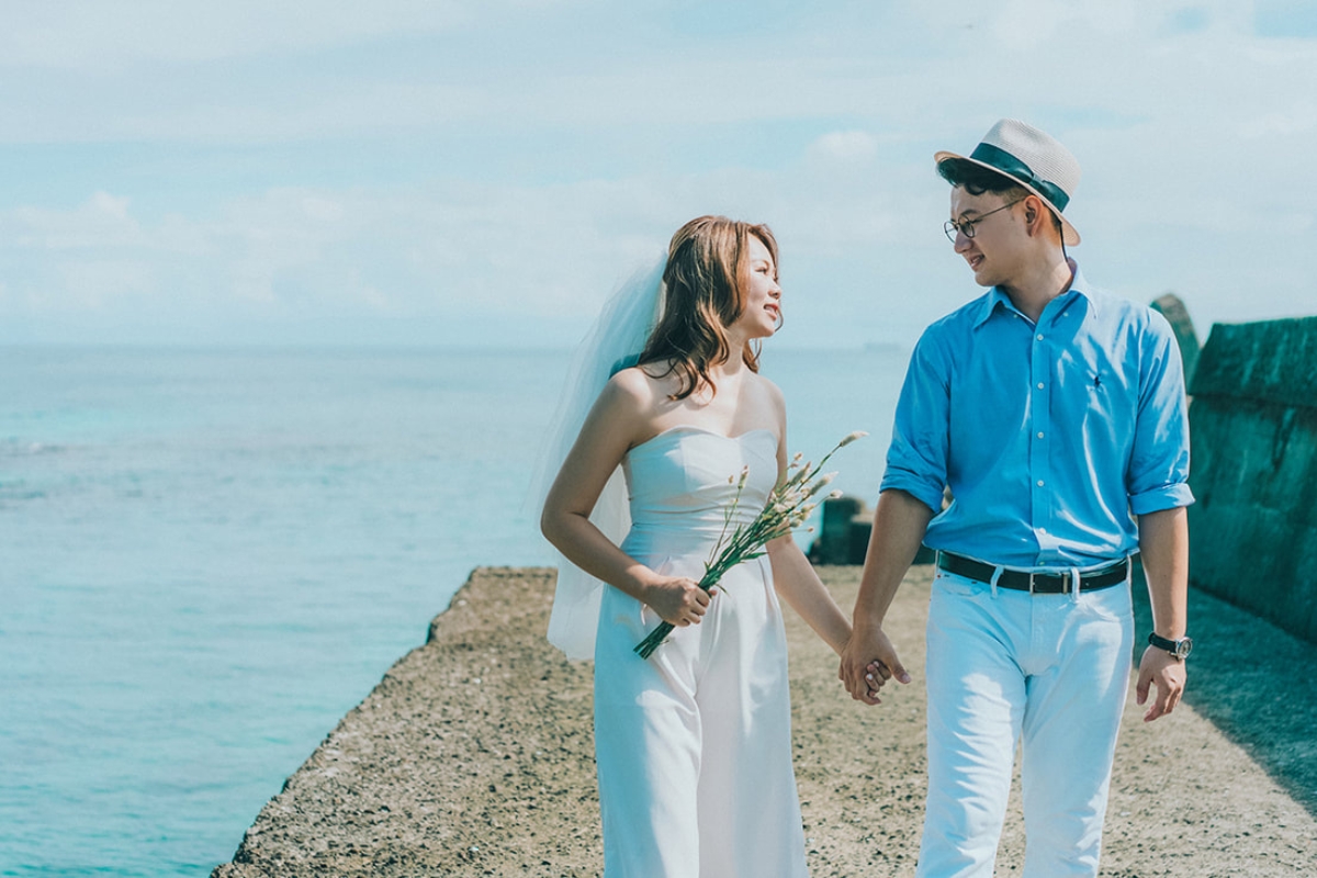 Taiwan Pre-Wedding Photoshoot Pier Blue Skies Animal Farm Flamingos Capybaras Llamas Autumn Leaves by  on OneThreeOneFour 1