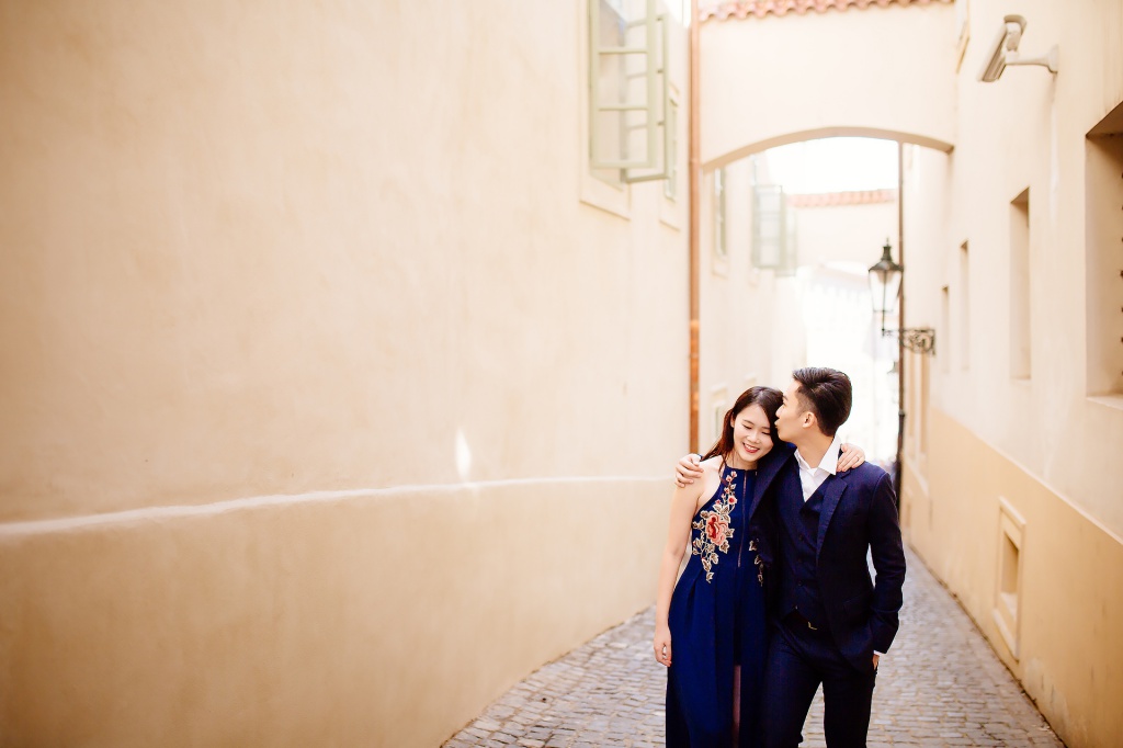 Pre-Wedding Photo in Prague At St. Vitus Cathedral And Mala Strana  by Jenny on OneThreeOneFour 17
