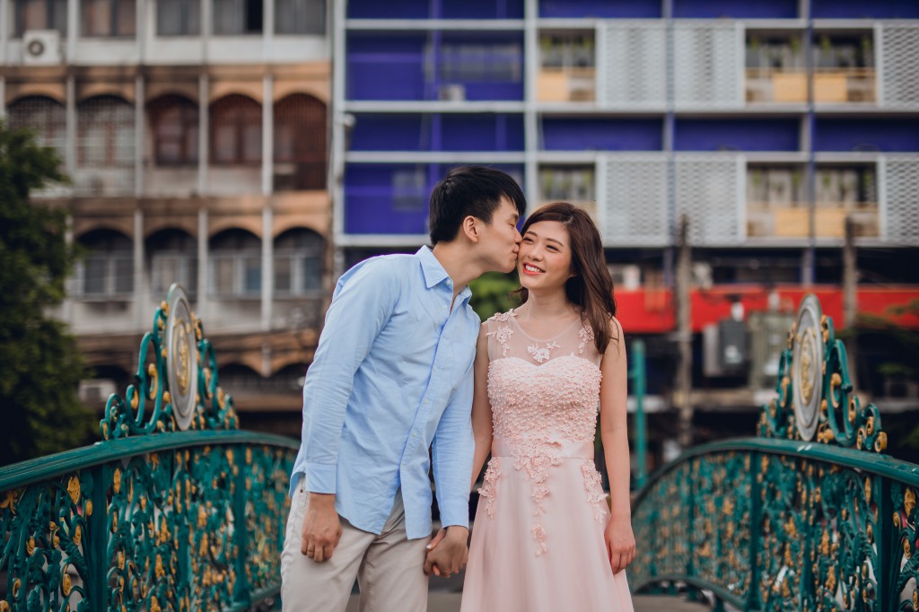 Bangkok Engagement Photographer: Photoshoot At Chinatown, Bangkok Railway Station And Garden  by Por  on OneThreeOneFour 4