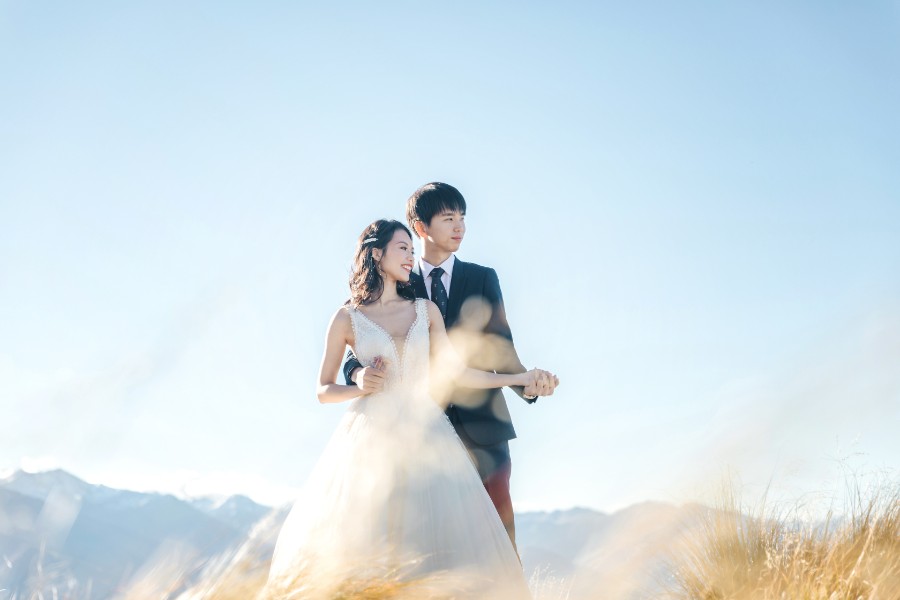 New Zealand Autumn Pre-Wedding Photoshoot with Helicopter Landing at Coromandel Peak by Fei on OneThreeOneFour 6