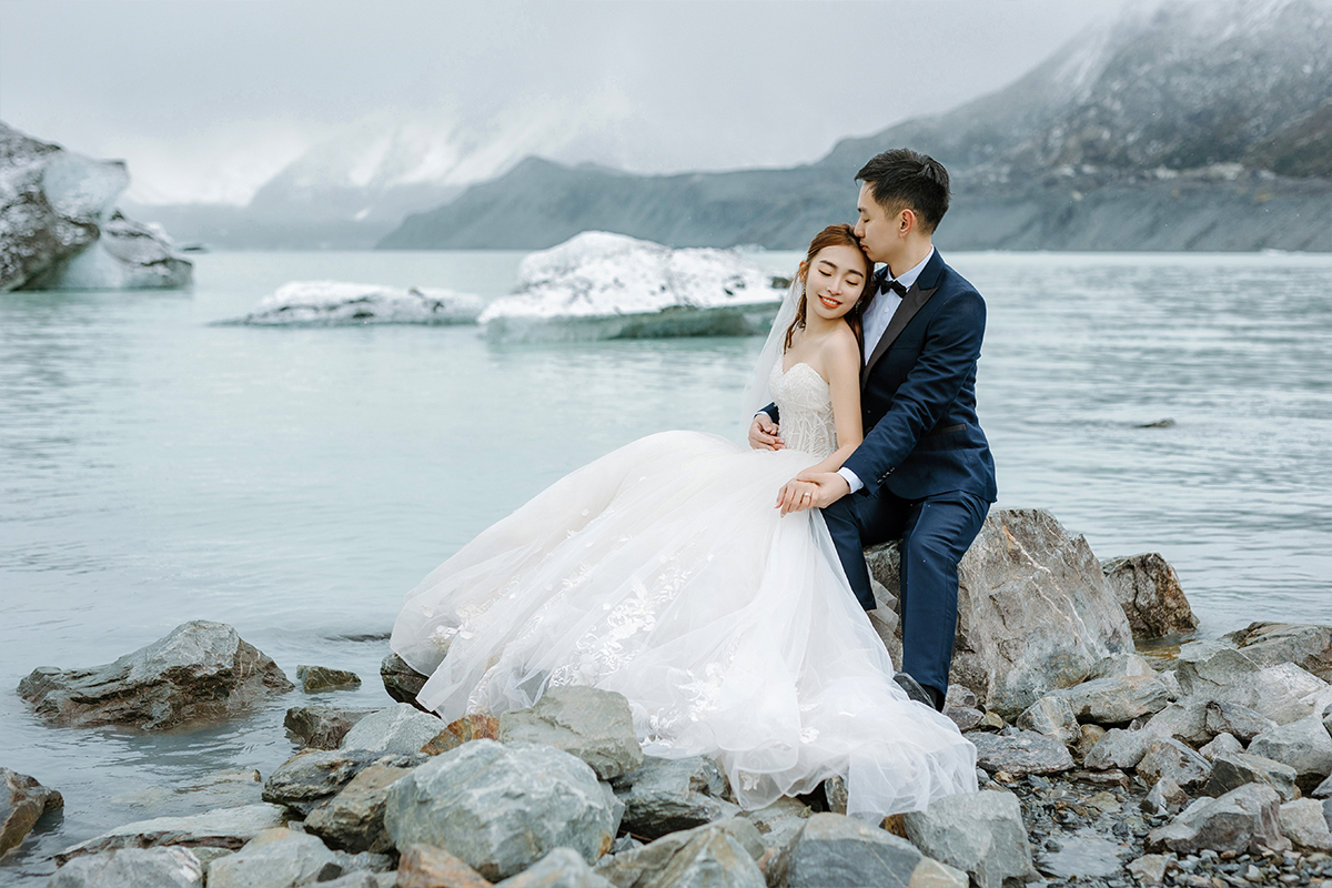 2-Day New Zealand Winter Fairytale Themed Pre-Wedding Photoshoot with Horse and Glaciers and Snow Mountains by Fei on OneThreeOneFour 28