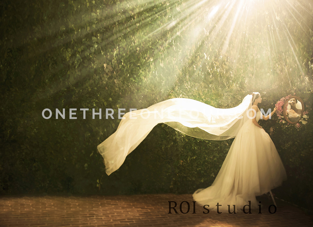 Korean Wedding Studio Photography: Floral Set by Roi Studio on OneThreeOneFour 15