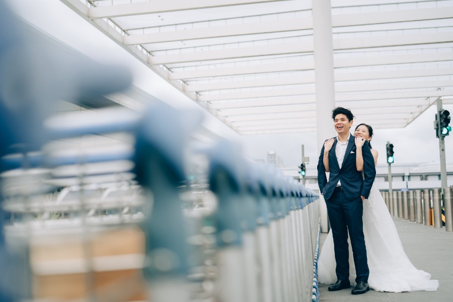 E&S: Modern pre-wedding at architectural wonder Changi Airport Jewel by Cheng on OneThreeOneFour 17