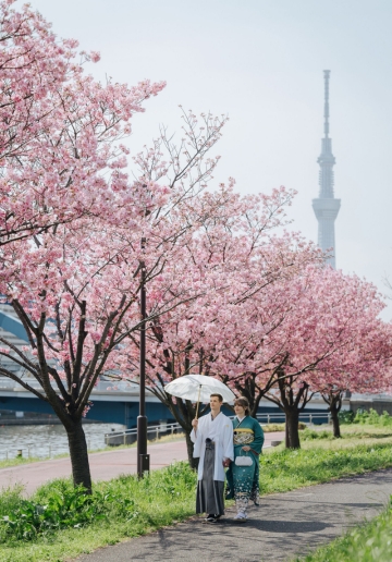 Tokyo Pre-Wedding Photoshoot with Shioiri Park, Lake Kawaguchiko, and Shinjuku