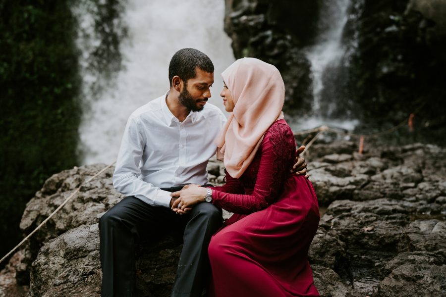 Bali Post-Wedding at Tegallalang Rice Terrace and Tegenungan Waterfall by Cahya on OneThreeOneFour 8