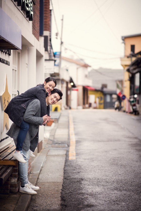 LL&ZY: Magical pre-wedding in Seoul at Haneul Park, National Folk Museum and Samcheong-dong by Junghoon on OneThreeOneFour 29