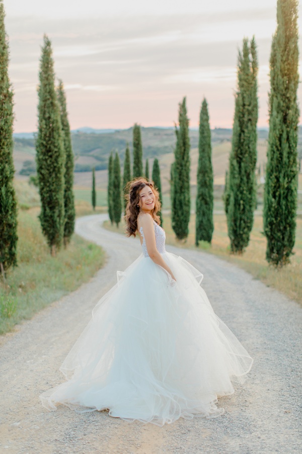 Italy Tuscany Prewedding Photoshoot at San Quirico d'Orcia  by Katie on OneThreeOneFour 35