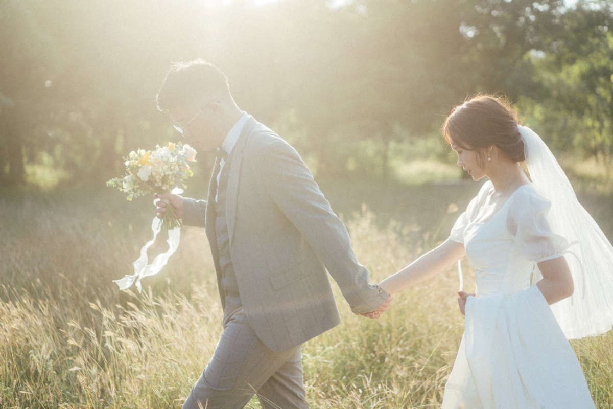 Taiwan Pre-Wedding Photoshoot Autumn Garden Scenic Nature  by  on OneThreeOneFour 11