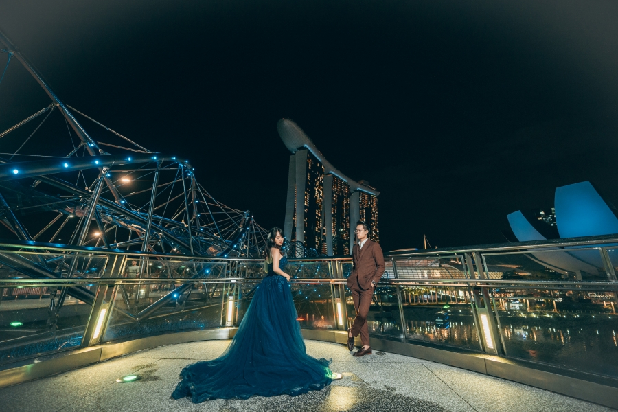 Singapore Pre-Wedding Photoshoot With Couple And Their Dogs At Bishan Park And Night Shoot At MBS by Michael on OneThreeOneFour 20